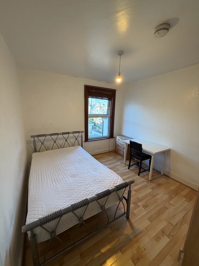 *2MINS TO TUBE-V Large bedroom. Bills&Clner Inc.*  Main Photo