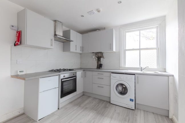 A cozy one-bedroom flat available for rent Main Photo