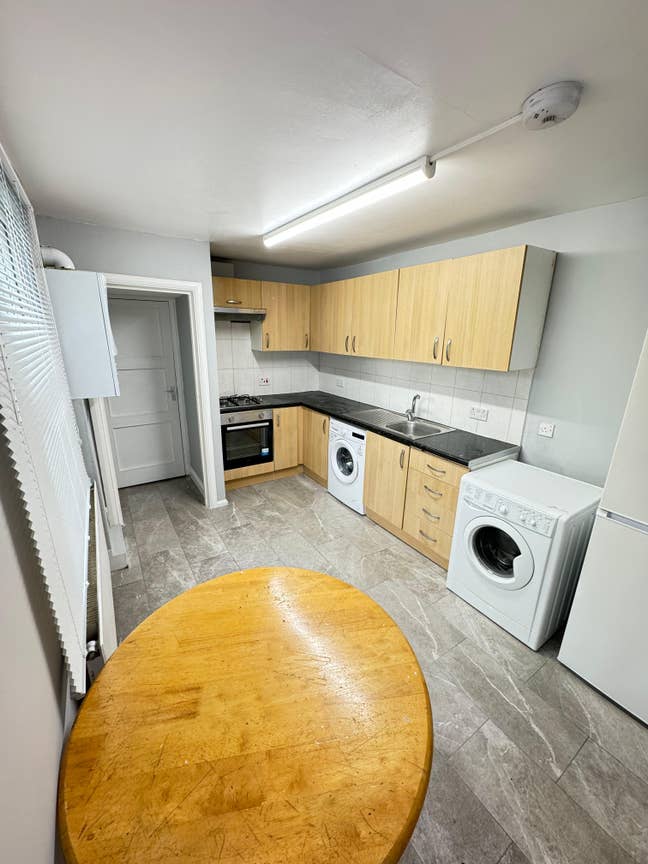 Rooms for rent with all bills included in N15 Main Photo