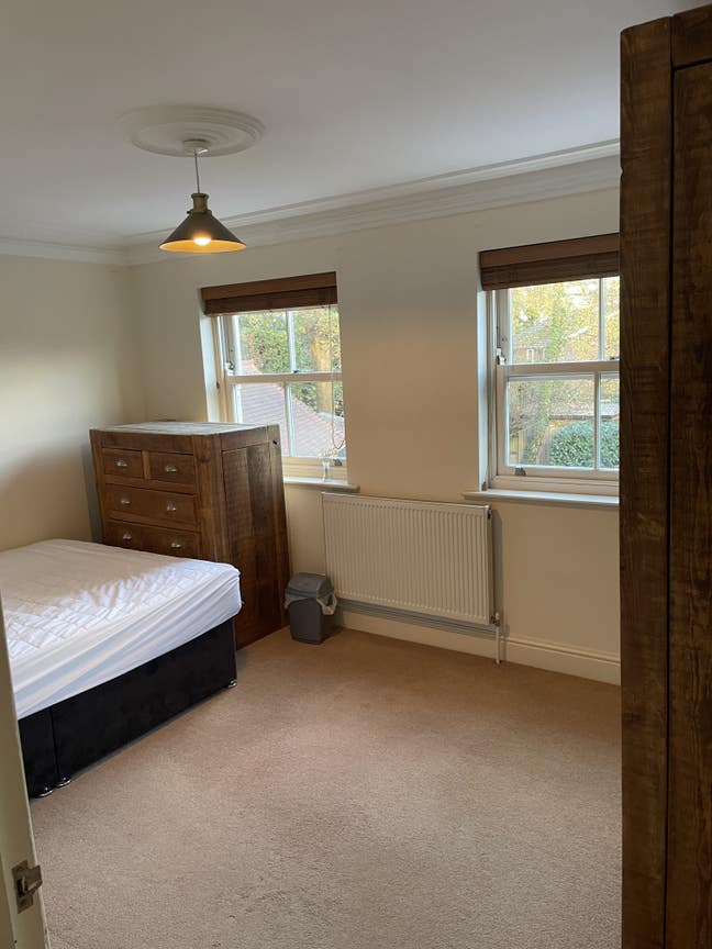 Single & Huge Double Room Available in House Share Main Photo