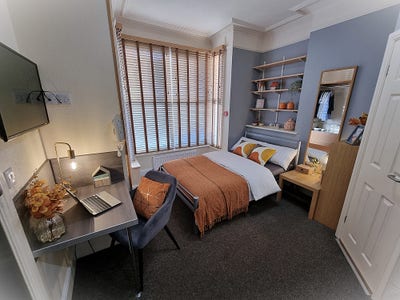 ***Now Reserved***  Bills inc Studio LN1  Main Photo