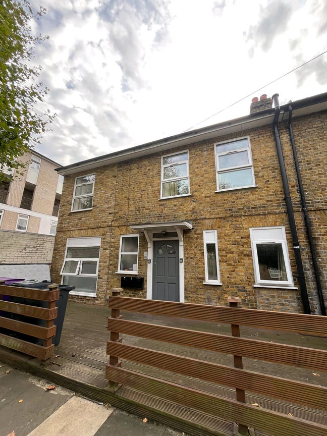 ROOM TO LET  Main Photo