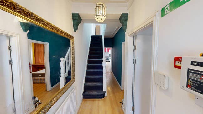 1 double room available to let now in M14 Main Photo