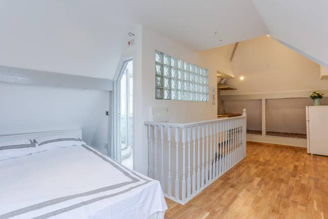 Lovely Studio Loft 1 Minute from Central Line Main Photo