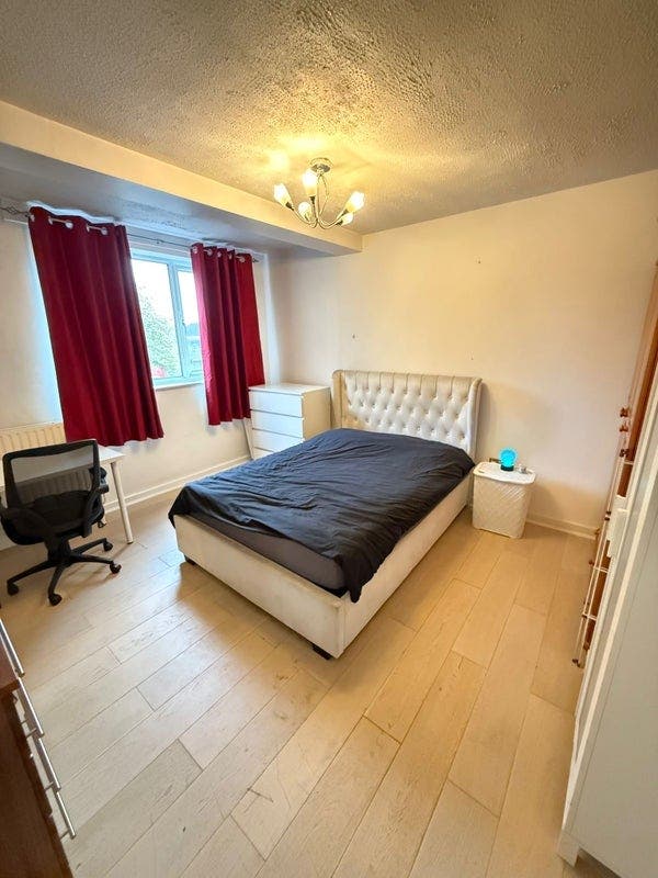 Specious Room in East Putney All Bills inc. Main Photo