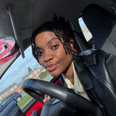 Professional Female seeks a double room Main Photo