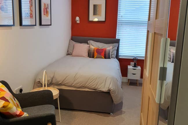 All Bills Included Ensuite No Deposit Option Main Photo