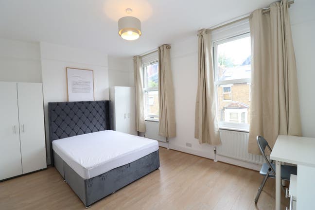 New spacious rooms in Barons Court W6 - ASAP Main Photo