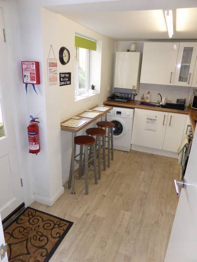 Do Not Scroll - Cozy House Share IP1  Main Photo