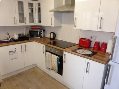 Do Not Scroll - Cozy House Share IP1  Main Photo