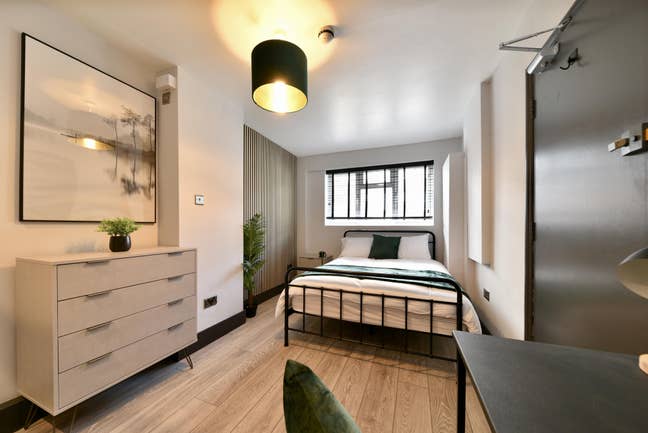 Furnished Single & Double Rooms  Main Photo