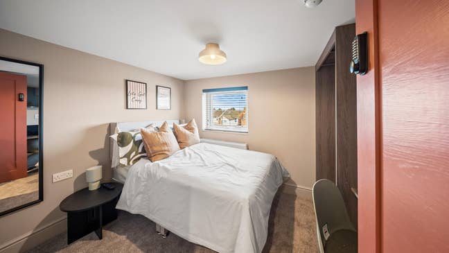 High End Brand New Rooms Available in Carlton Main Photo