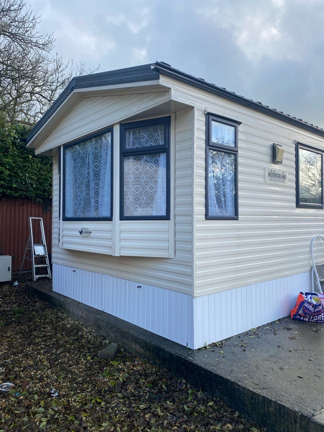 Park Home to rent Main Photo