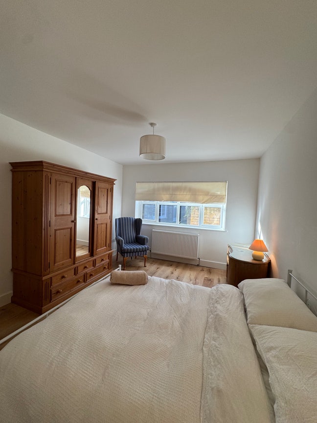 Spacious double room in Holloway Main Photo