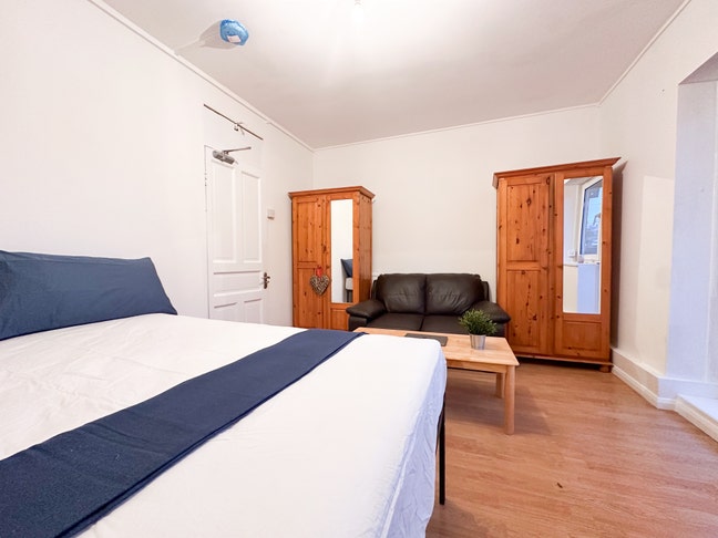 1 Double+3 Single Rooms 10 Mins from Central Line Main Photo