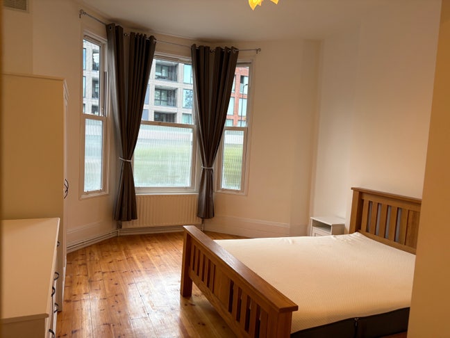 Spacious 4-Bed Flat to Rent in Clapham Main Photo