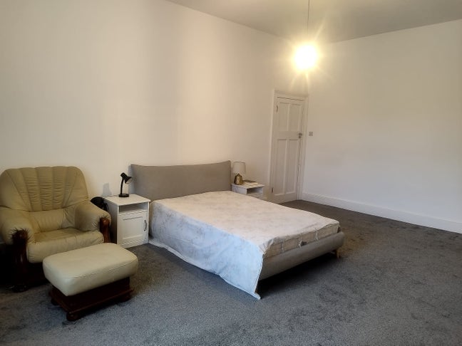 Triple size room in a shared house Main Photo