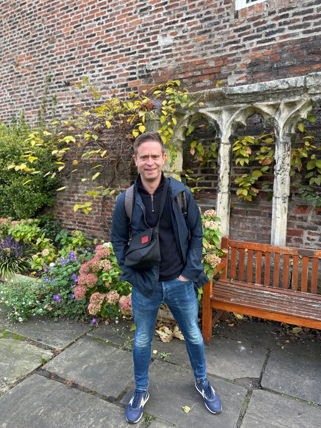 Friendly Professional Looking for Clean Houseshare Main Photo