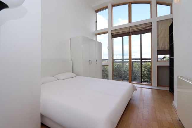 North Greenwich🔥Move in Immediately🔥Book Now!! Main Photo