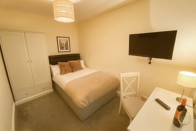 Location, Location, Location - Reading Station! Main Photo