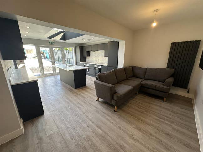 Double Room Availble | Ensuite | Charlton Rd Main Photo