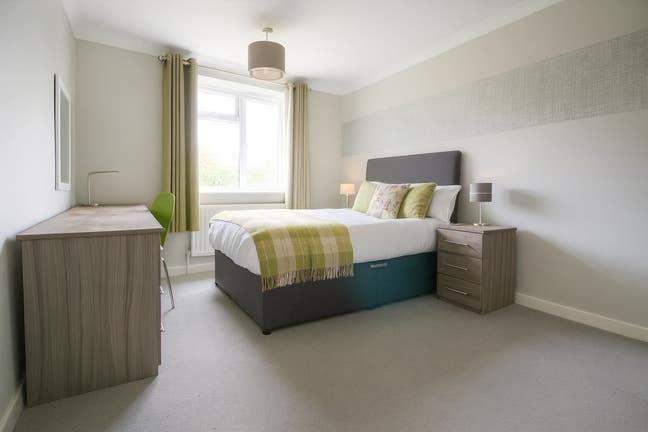 Elegant Rooms Available Now - London Road, RG6 Main Photo