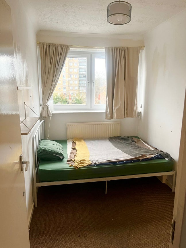 Cozy Double Room in E3 Main Photo