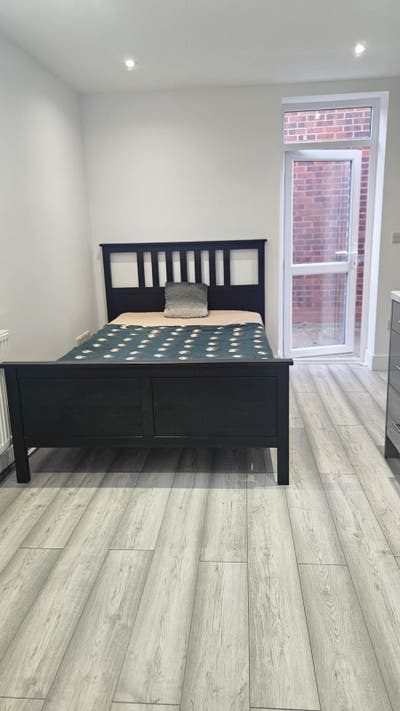 Spacious Studio room  Main Photo