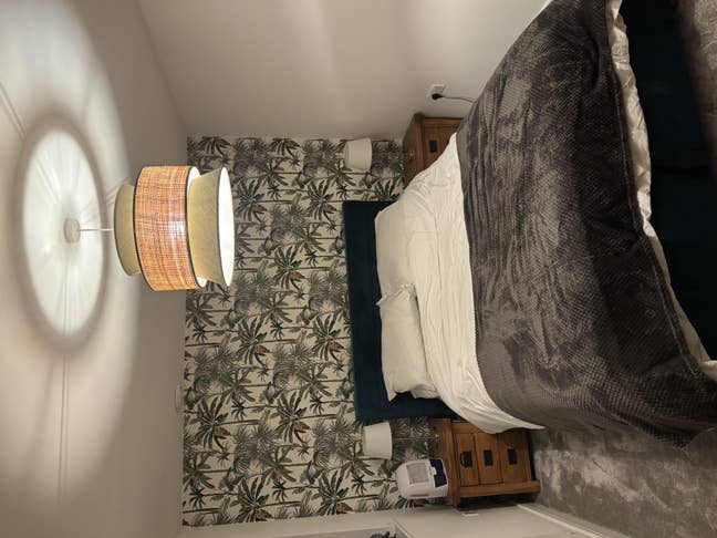 En-suite double room opp Bletchley train ststion Main Photo