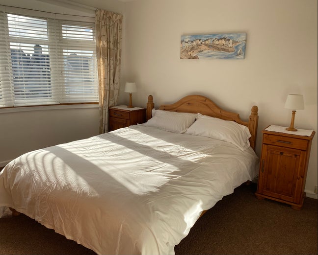 King En-suite Room in private house  Main Photo