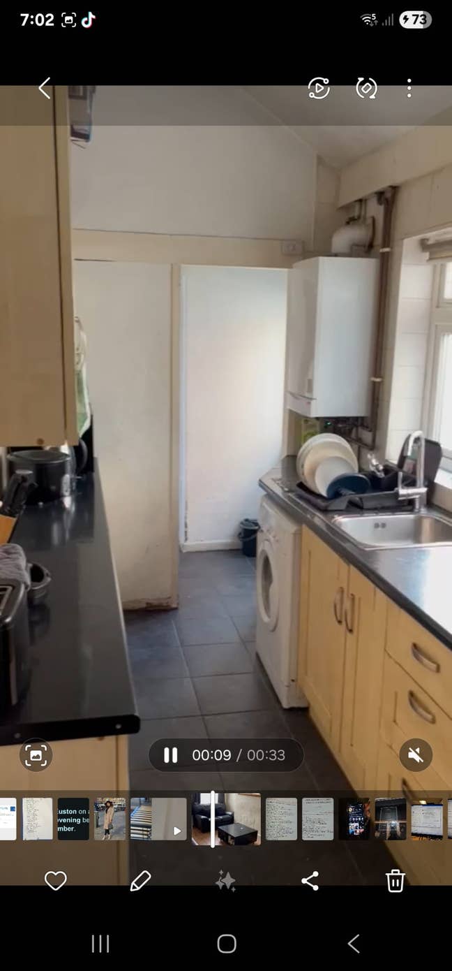 2 bedrooms available for females in a shared house Main Photo