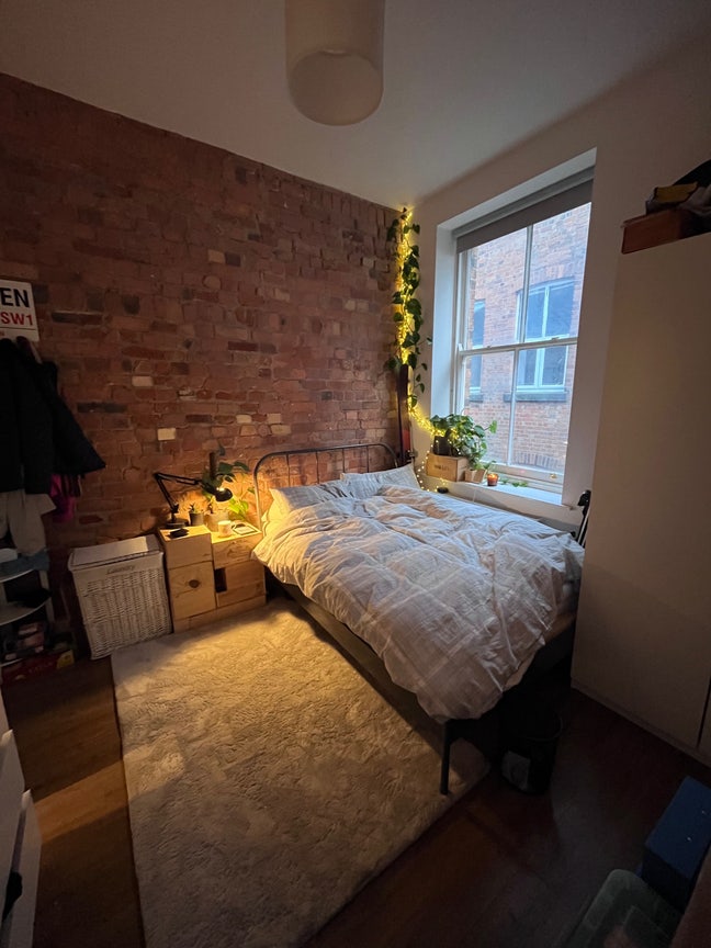 Recently refurbish victorian hotel 2 bed apt Main Photo