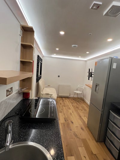 1 bedroom on suit flat  Main Photo