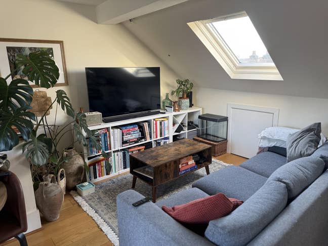 Sunny Double Room in Friendly House Main Photo