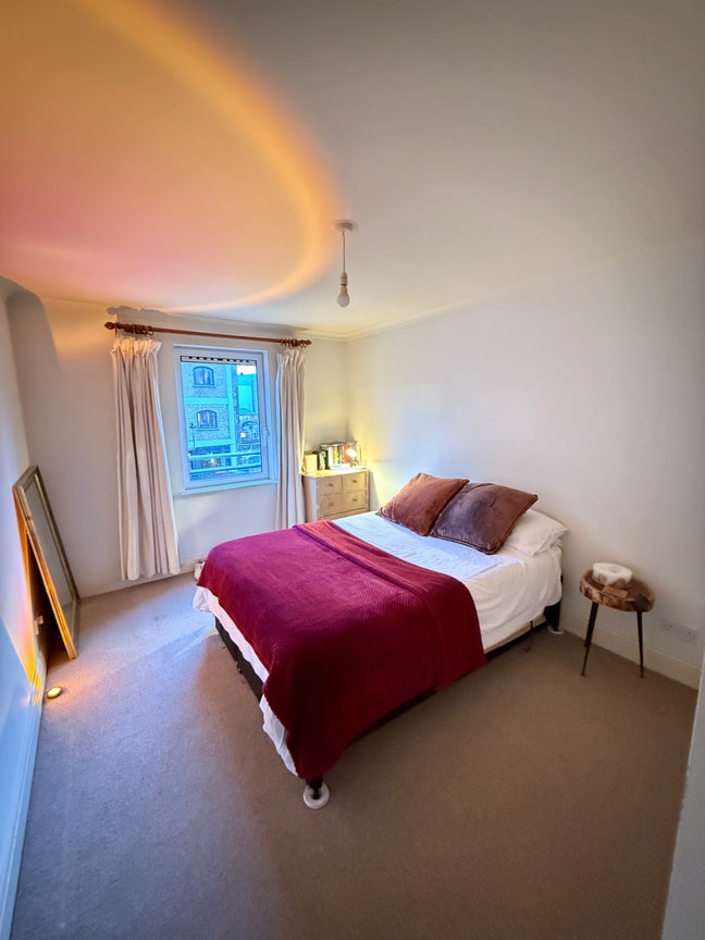 Double Room in Battersea Available Main Photo