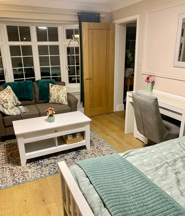 Bright, ground floor double room with en-suite Main Photo