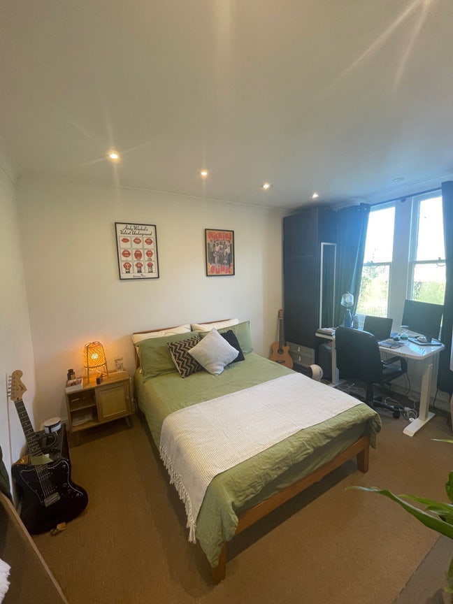 Double Room in Friendly Flat (Streatham Hill) Main Photo