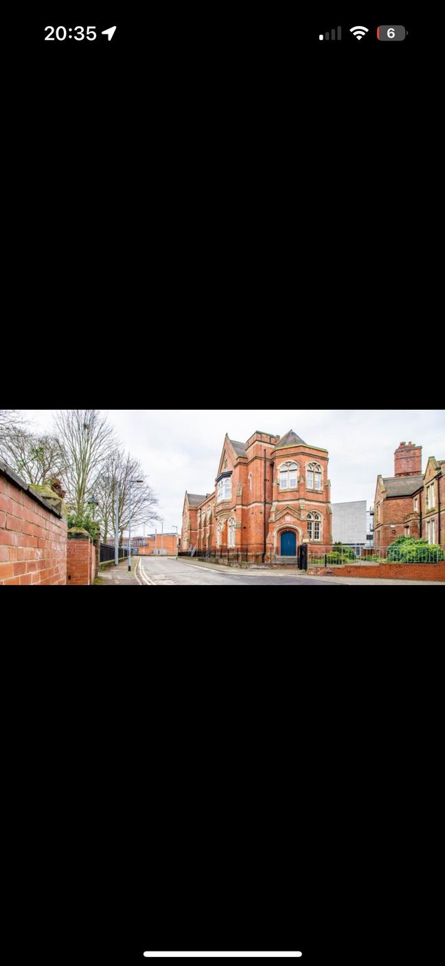 Looking for a flat mate Main Photo