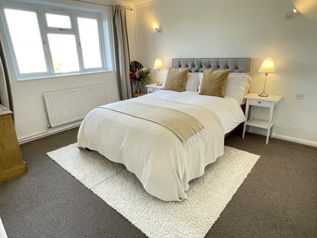 Short Let! Now until 13th Jan 26 (Double room) Main Photo