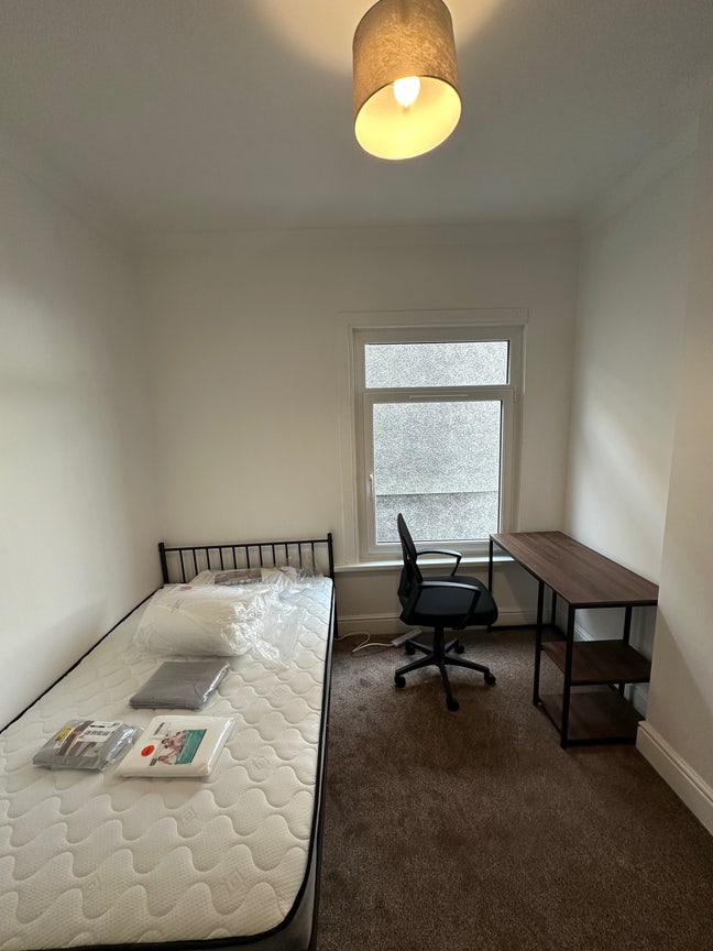 Two Newly Refurbished Rooms – All Bills Included Main Photo