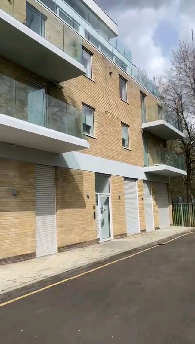 Spacious Bills Included £1100 Modern Room Main Photo