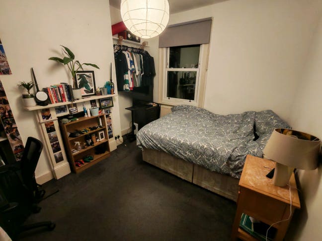 Large double room available in shepherd's Bush - £ Main Photo