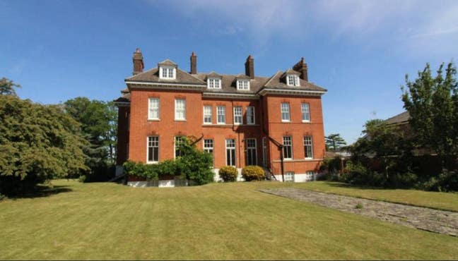 Entire grand 2 bed first floor apartment Main Photo