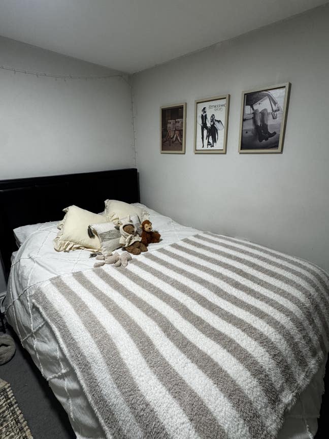 Gorgeous skylight-windows large double bedroom Main Photo