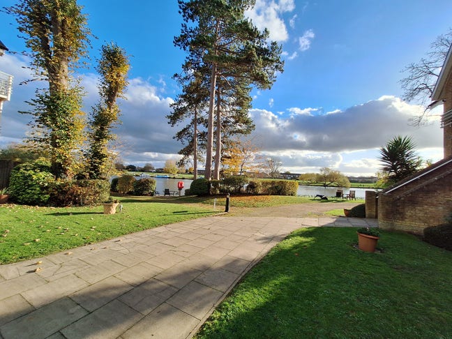 Beautiful home on river £240pm, double room Main Photo