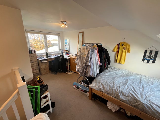 Double en-suite room available in shared house Main Photo