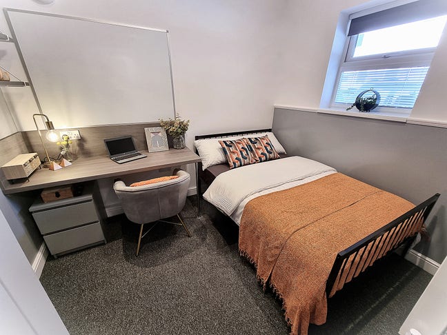 Avail July / August 2026 Bills Inc Studio LN1 Main Photo