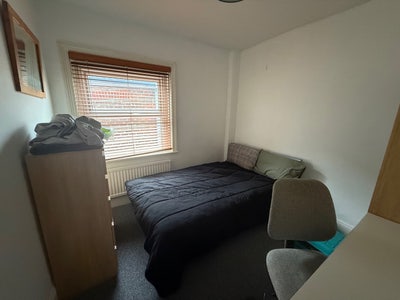 Double Room in Shared Student House (Females) Main Photo
