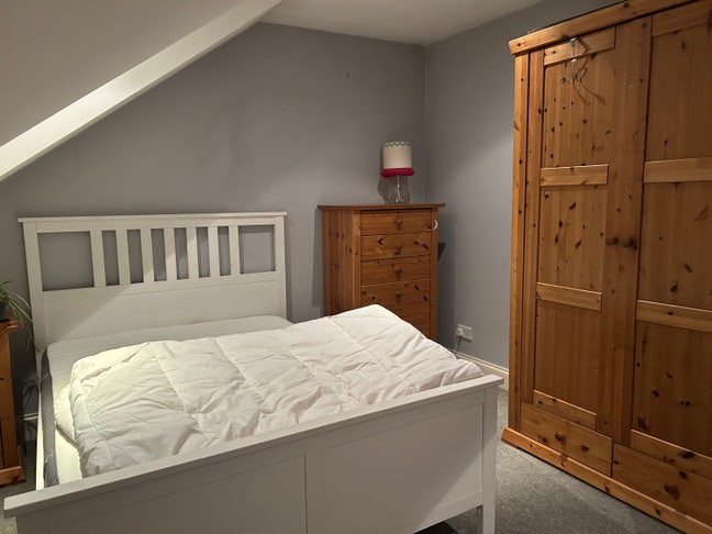 Double room in quiet home Main Photo