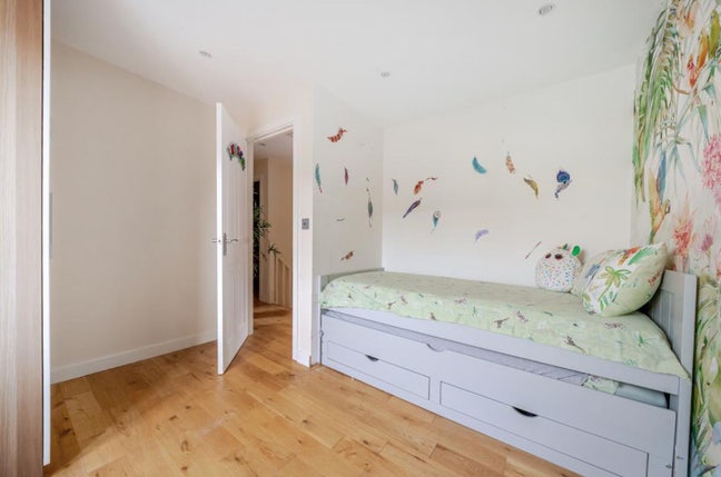 Single spacious room close to Bicester Village Main Photo